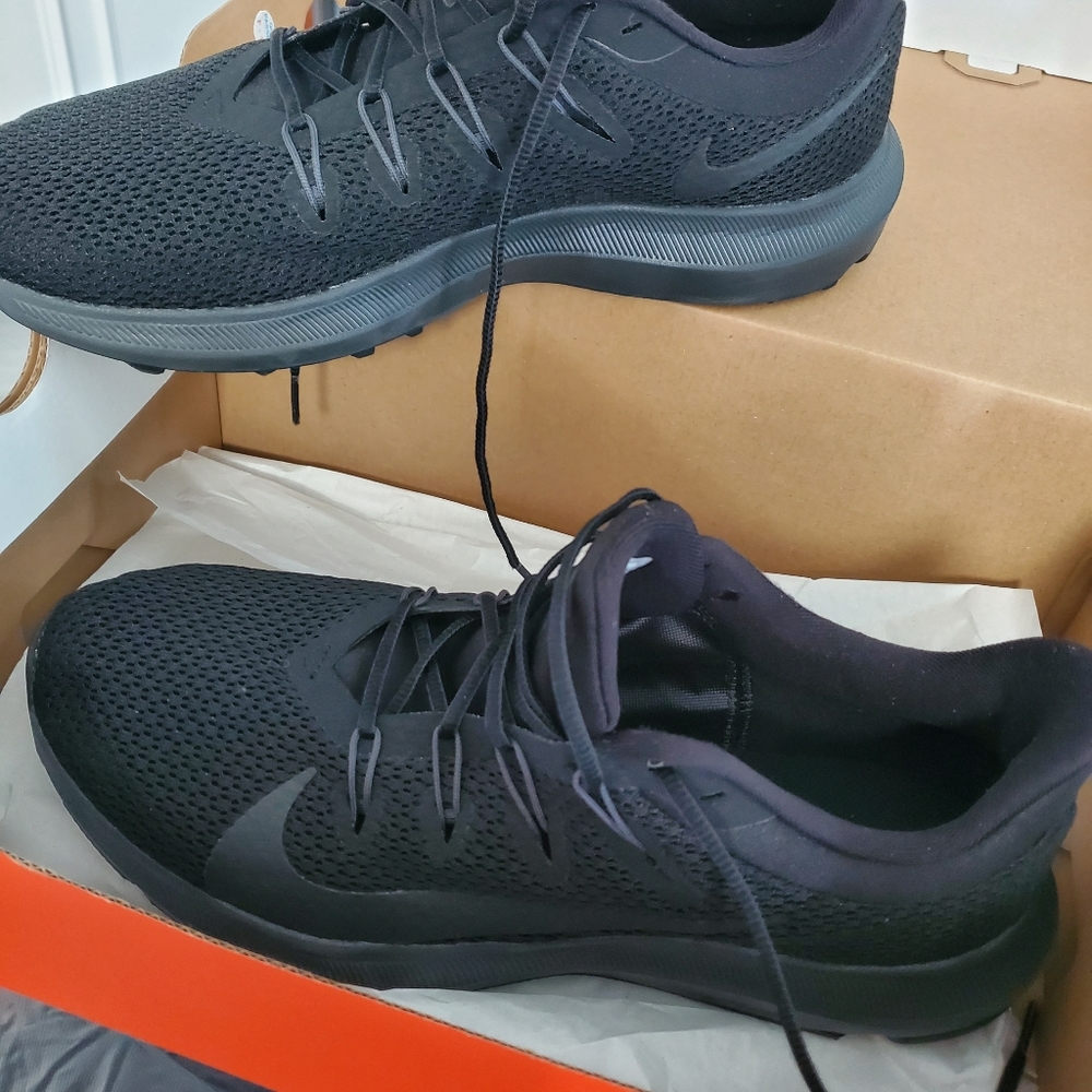New Nike Quest Men's running shoes